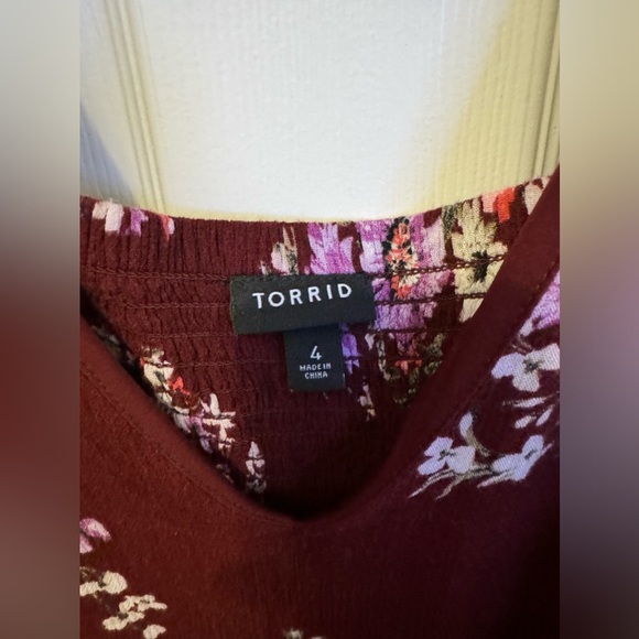 Beautiful Floral Torrid Dress Size 4 w/Double Slits 🥰 - Picture 5 of 8